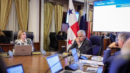 El Consejo de Gabinete autorizó a la AIG extender el contrato actual. El Consejo de Gabinete autorizó a la AIG extender el contrato actual.