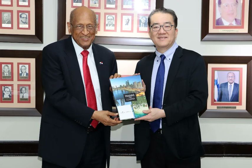 MEF y JICA abordan avances en la línea 3 del Metro de Panamá