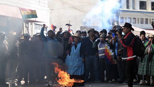 En las últimas dos semanas, los bloqueos de vías en Bolivia, impiden el transporte terrestre. AFP En las últimas dos semanas, los bloqueos de vías en Bolivia, impiden el transporte terrestre. AFP
