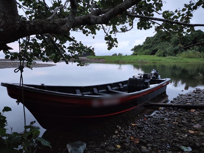 Adicional también se ubicó una embarcación que se sospecha fue utilizada para transportar a los migrantes de forma ilegal. Adicional también se ubicó una embarcación que se sospecha fue utilizada para transportar a los migrantes de forma ilegal.