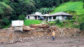 Ante nuevos deslizamientos cierran vía en Hornitos