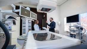 El presidente de El Salvador, Nayib Bukele, sustituyó este lunes el tradicional discurso de rendición de cuentas por una transmisión nacional de radio y televisión en la que inauguró las nuevas instalaciones del Hospital Rosales, el principal centro médico del país, en el marco del inicio del tercer año de su segundo mandato consecutivo.