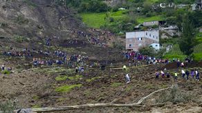 Ecuador eleva a 49 la cifra de muertos por deslave en el sur del país