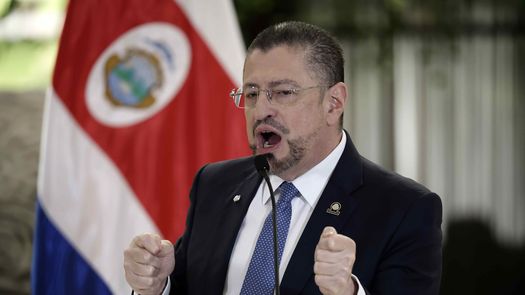 El gobierno de Costa Rica denunció este martes un supuesto plan para asesinar al presidente Rodrigo Chaves, cuando faltan poco más de dos semanas para las elecciones presidenciales, en las que el oficialismo es favorito. El gobierno de Costa Rica denunció este martes un supuesto plan para asesinar al presidente Rodrigo Chaves, cuando faltan poco más de dos semanas para las elecciones presidenciales, en las que el oficialismo es favorito.