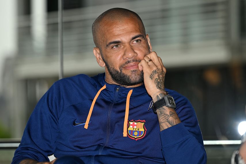 El exjugador del FC Barcelona y de la selección brasileña Dani Alves será finalmente juzgado por la presunta violación de una joven en una discoteca de Barcelona. El exjugador del FC Barcelona y de la selección brasileña Dani Alves será finalmente juzgado por la presunta violación de una joven en una discoteca de Barcelona.