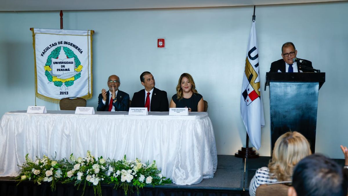 La nueva carrera es impulsada por la Unión Panameña de Aviadores Comerciales (UNPAC) en alianza con la Universidad de Panamá, a través de su Facultad de Ingeniería. La nueva carrera es impulsada por la Unión Panameña de Aviadores Comerciales (UNPAC) en alianza con la Universidad de Panamá, a través de su Facultad de Ingeniería.