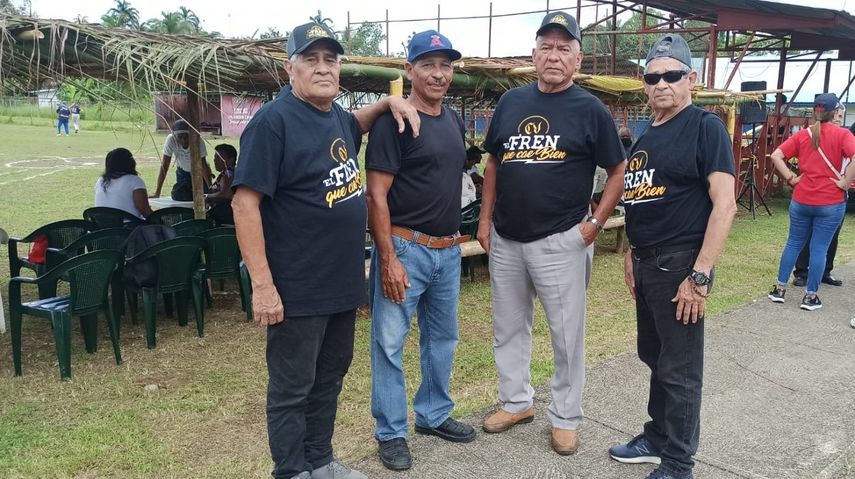Los beisbolistas de las décadas 60, 70 y 80 pudieron intercambiar anécdotas en Finca Zapatero, distrito de Barú.
