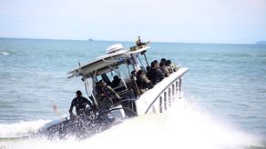 Rescatan en el Caribe colombiano a 41 migrantes asiáticos que viajaban a Panamá