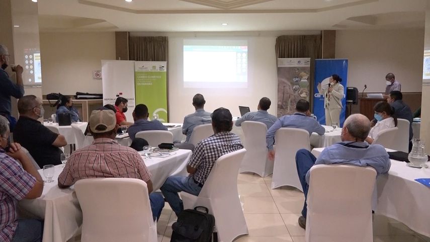 Técnicos y productores del MIDA analizaron los pronósticos de precipitaciones para los próximos meses y afectarán la producción agropecuaria.