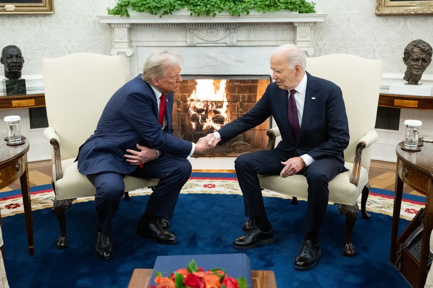 Bienvenido de nuevo, dice Biden a un Trump triunfante en la Casa Blanca