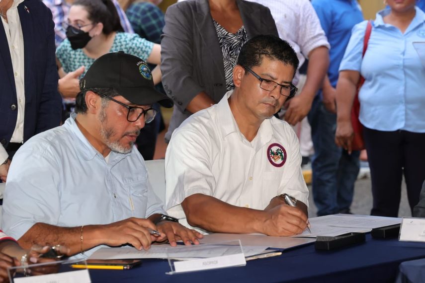 El Meduca se comprometió a “no tomar represalias administrativas, disciplinaria ni de ningún tipo en contra de los educadores, instructores vocacionales y todo personal educativo que participó en la huelga”.