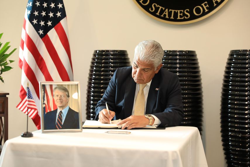 Mulino rinde homenaje a Jimmy Carter por su papel en la transferencia del Canal de Panamá