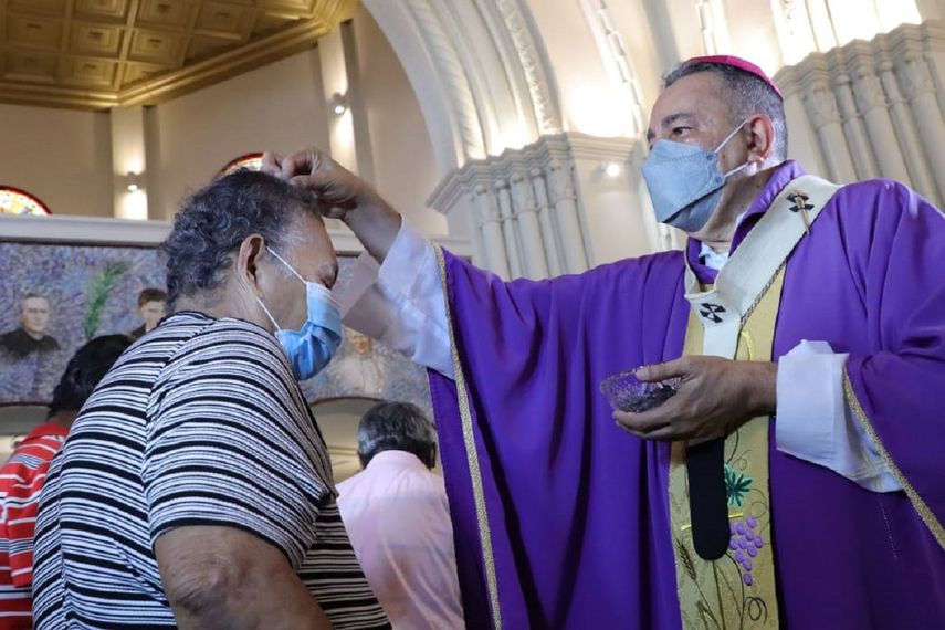 Monseñor Ulloa invita a todo Panamá a celebrar el Día del Padre en familia. Monseñor Ulloa invita a todo Panamá a celebrar el Día del Padre en familia.