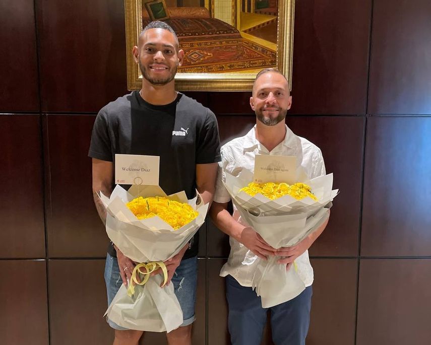 Ismael Díaz llegó a Arabia Saudita y podría estrenarse como nuevo jugador del Al-Taawoun el próximo viernes 18 de agosto. Ismael Díaz llegó a Arabia Saudita y podría estrenarse como nuevo jugador del Al-Taawoun el próximo viernes 18 de agosto.