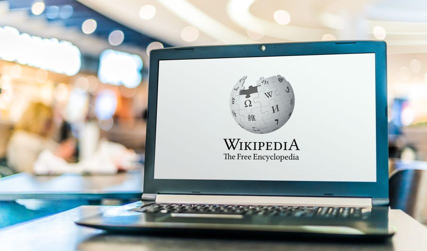 ChatGPT, que marcó un antes y un después para la inteligencia artificial, y permitió a millones de usuarios experimentar con la inteligencia artificial generativa, fue el artículo más visitado de Wikipedia en inglés el año pasado y este año ocupa el puesto 15. ChatGPT, que marcó un antes y un después para la inteligencia artificial, y permitió a millones de usuarios experimentar con la inteligencia artificial generativa, fue el artículo más visitado de Wikipedia en inglés el año pasado y este año ocupa el puesto 15.