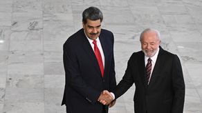 Lula recibe a Maduro en antesala de reunión con presidentes de Suramérica