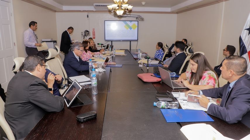 Diputados de la Comisión de Credenciales iniciaron el análisis de las propuestas del reglamento interno. Diputados de la Comisión de Credenciales iniciaron el análisis de las propuestas del reglamento interno.