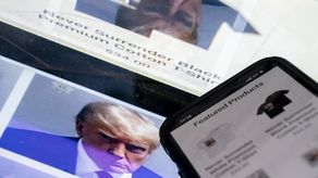 Equipo de campaña de Trump dice que recaudó $7.1 millones tras la foto policial