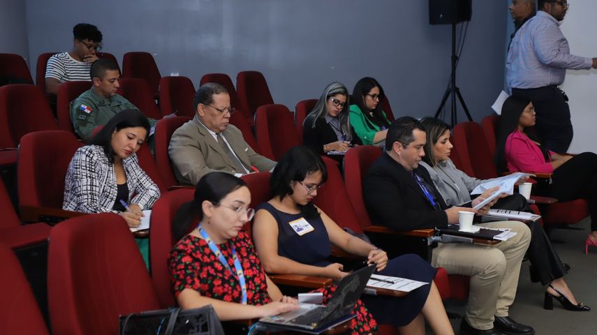 Una subcomisión de Ambiente en la Asamblea Nacional llevó a cabo una reunión para debatir un proyecto de ley que busca garantizar el acceso al agua potable en Panamá, mejorar su conservación y promover la protección del medio ambiente. Una subcomisión de Ambiente en la Asamblea Nacional llevó a cabo una reunión para debatir un proyecto de ley que busca garantizar el acceso al agua potable en Panamá, mejorar su conservación y promover la protección del medio ambiente.