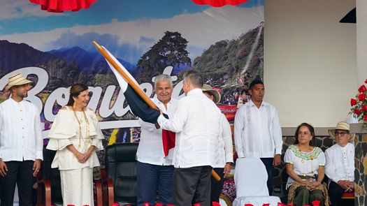 El presidente de la República, José Raúl Mulino, acompañado de su esposa, Maricel Cohen de Mulino; ministros y viceministros de Estado, entre otras autoridades gubernamentales, participó en los actos cívicos realizados en el distrito de Boquete, provincia de Chiriquí. El presidente de la República, José Raúl Mulino, acompañado de su esposa, Maricel Cohen de Mulino; ministros y viceministros de Estado, entre otras autoridades gubernamentales, participó en los actos cívicos realizados en el distrito de Boquete, provincia de Chiriquí.
