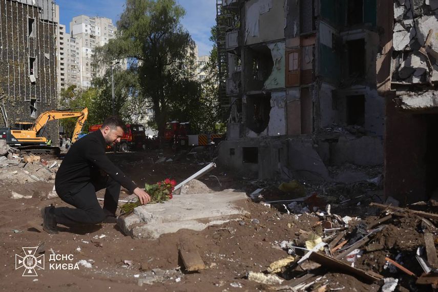 El presidente Volodimir Zelenski advirtió el viernes que Ucrania tiene derecho a bombardear instalaciones petroleras y militares de Rusia en respuesta al letal ataque que dejó 24 muertos en Kiev la víspera. En paralelo