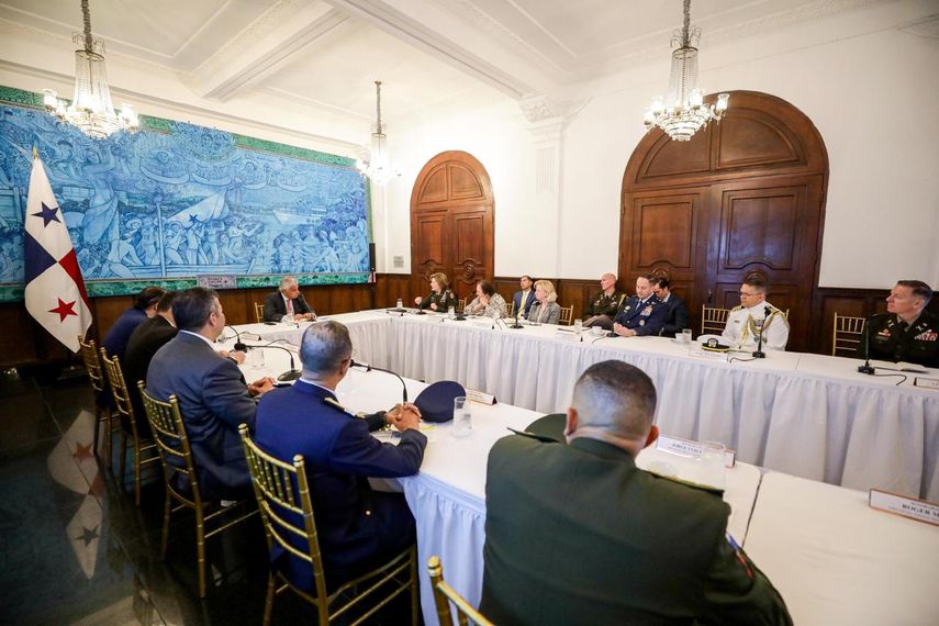 Mulino y jefa del Comando Sur analizaron crisis de Venezuela, migración y seguridad