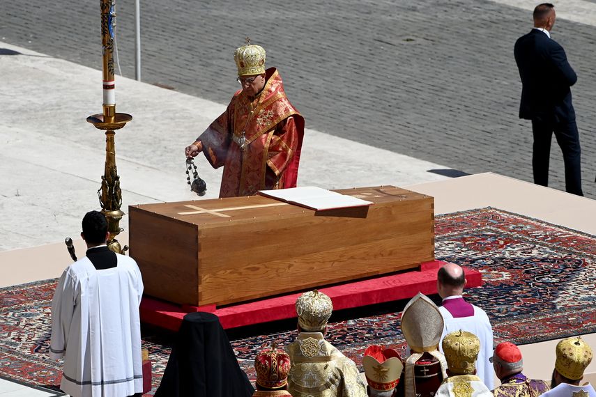 El funeral de Francisco, entre los poderosos y los últimos del mundo