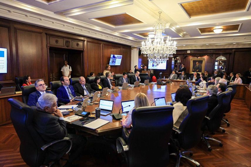 El Consejo de Gabinete acordó hoy someter a criterio de la Asamblea Nacional el proyecto de ley No.15-24, "Que subroga la Ley 16, de 17 de junio de 2016, que instituye la Justicia Comunitaria de Paz y se dicta otras disposiciones". El Consejo de Gabinete acordó hoy someter a criterio de la Asamblea Nacional el proyecto de ley No.15-24, "Que subroga la Ley 16, de 17 de junio de 2016, que instituye la Justicia Comunitaria de Paz y se dicta otras disposiciones".