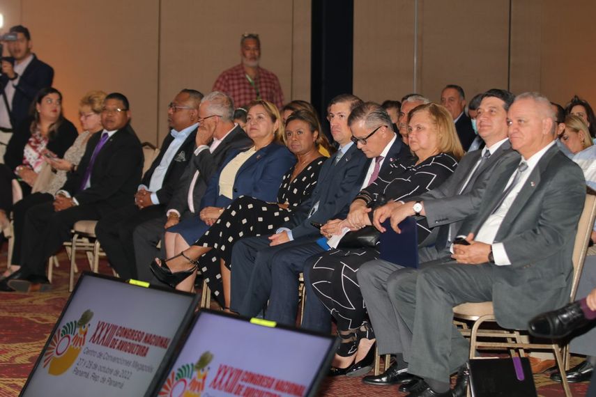 Las cifras de consumo en Panamá destacan que en 2021, 104 millones de aves fueron sacrificadas y que se consumieron 725 millones de unidades de huevos, que el consumo per cápita es de 84 libras anuales de pollo y 167 unidades de huevos.