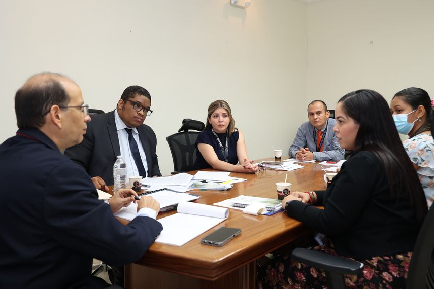 Mingob y Órgano Judicial: Idoneidad facilitadores judiciales.