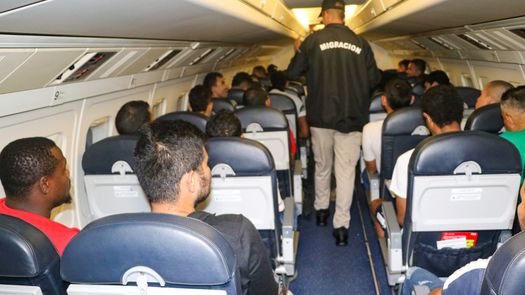 Panamá realizó tercer vuelo de deportación de migrantes. Foto: @MinSegPma