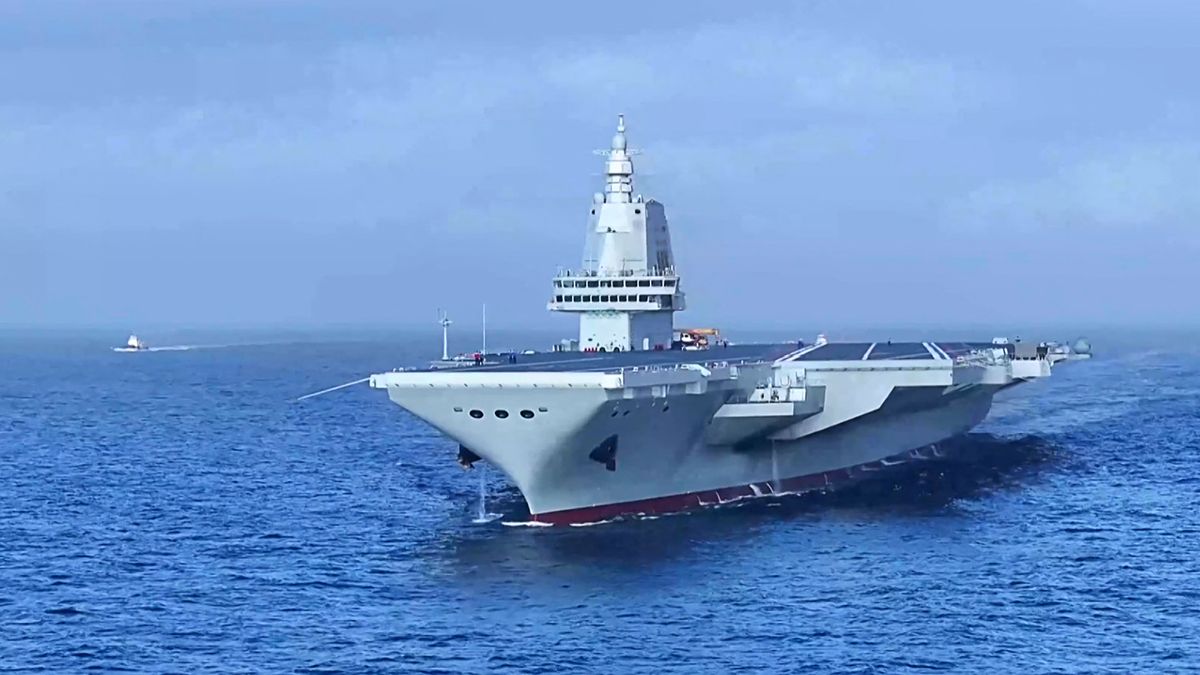China exhibe músculo naval con su tercer portaaviones en plena rivalidad con EE.UU. China exhibe músculo naval con su tercer portaaviones en plena rivalidad con EE.UU.