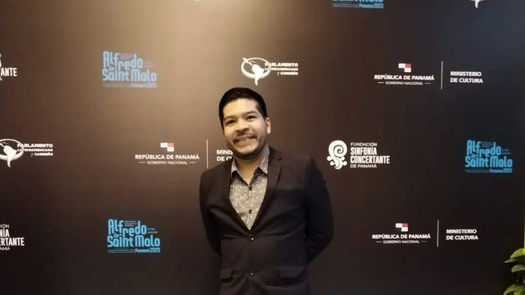 Poeta panameño gana el Premio Internacional de Poesía de Fuente Vaqueros