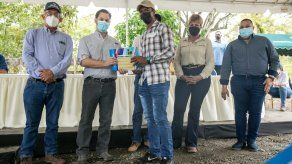 Productores de Colón reciben asistencia económica del Gobierno