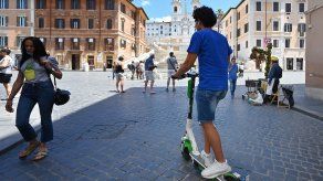 Las patinetas eléctricas invaden el centro de Roma
