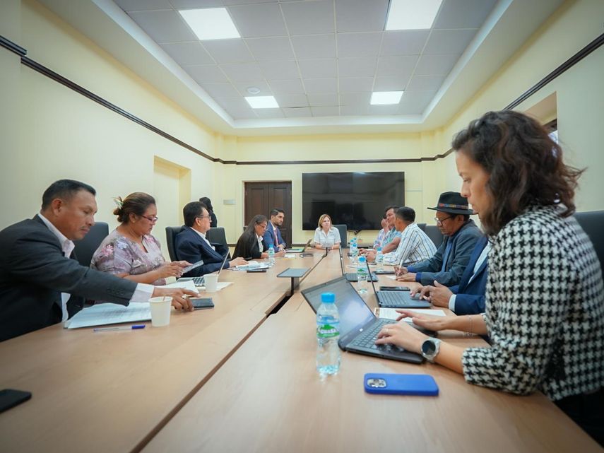 Ministra de Gobierno entrega llave de edificio destinado para los pueblos indígenas