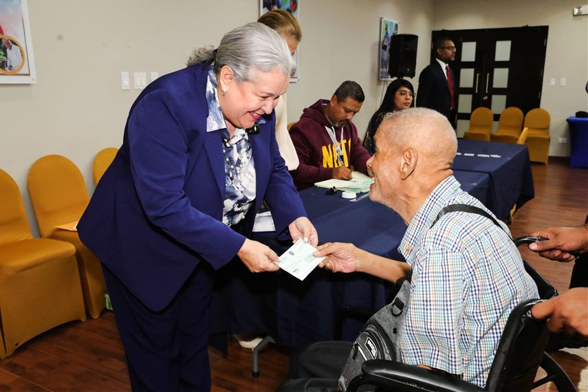 MIDES realiza tercer pago de pensión vitalicia a héroes de Gesta Patriótica de 1964