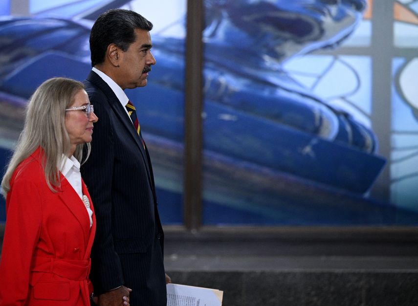 El presidente de Venezuela, Nicolás Maduro, rechazó este viernes la propuesta de asilo de su homólogo de Panamá, José Raúl Mulino, así como las garantías de Estados Unidos para solucionar la crisis tras los comicios presidenciales. El presidente de Venezuela, Nicolás Maduro, rechazó este viernes la propuesta de asilo de su homólogo de Panamá, José Raúl Mulino, así como las garantías de Estados Unidos para solucionar la crisis tras los comicios presidenciales.