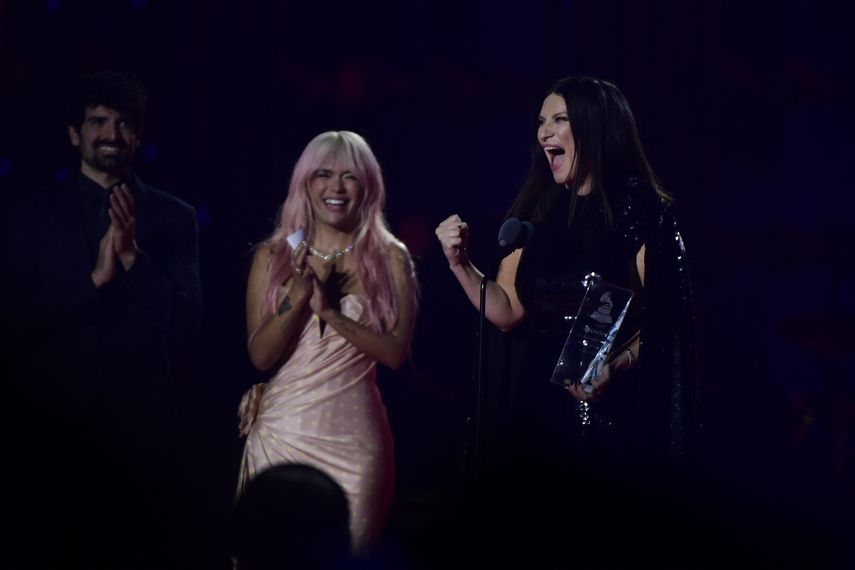 Las colombianas Shakira y Karol G llegan a esta 24ª edición de los Grammy Latinos con siete nominaciones cada una. Las colombianas Shakira y Karol G llegan a esta 24ª edición de los Grammy Latinos con siete nominaciones cada una.