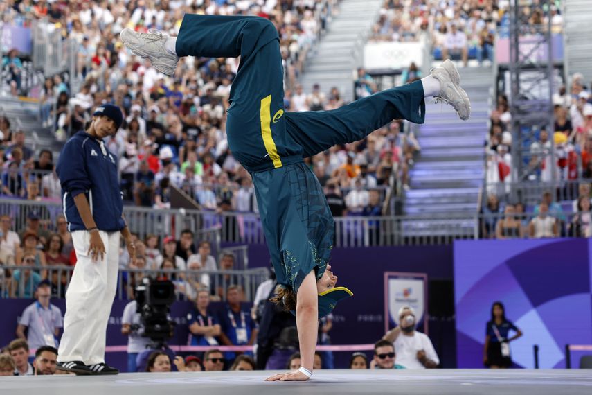 Bailarina de breakdance australiana denuncia campaña de odio devastador
