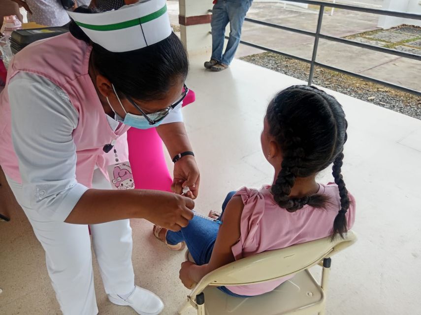 La vacunación incluyó a niños, jóvenes y adultos. La vacunación incluyó a niños, jóvenes y adultos.