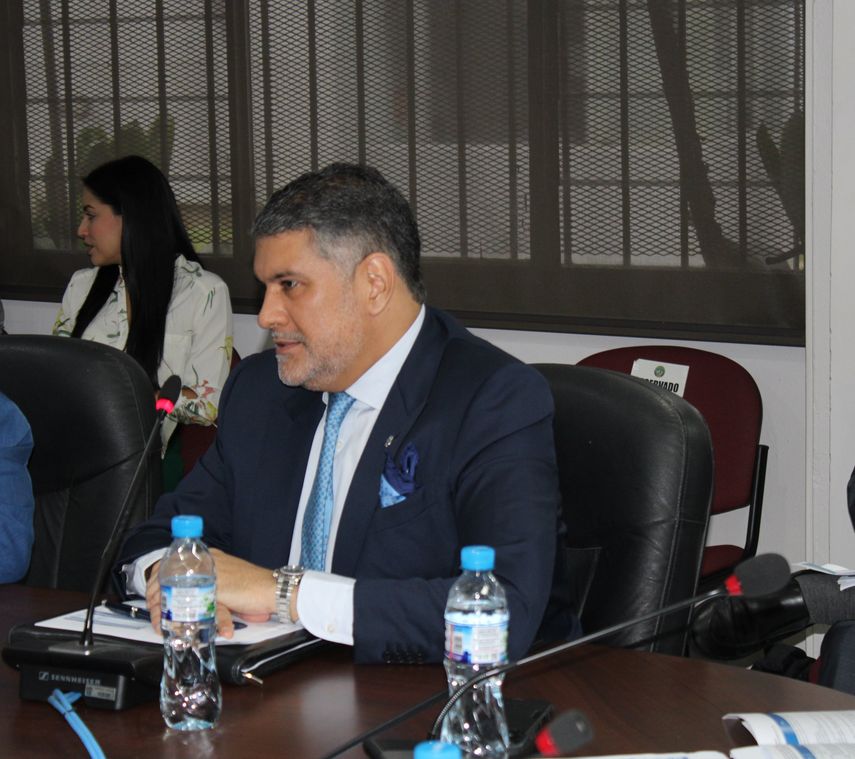 Andrés Farrugia, gerente de la Caja de Ahorros. Andrés Farrugia, gerente de la Caja de Ahorros.