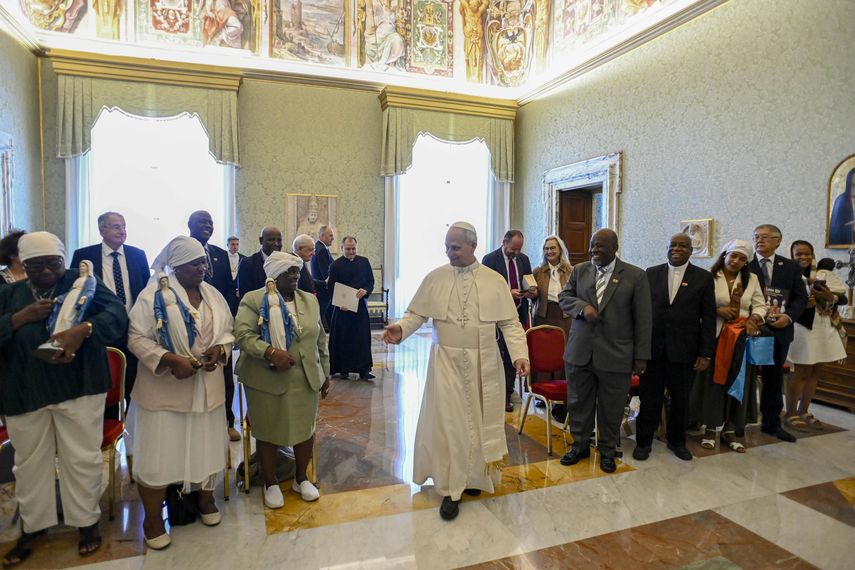 El papa: Ningún pueblo, ni el más pequeño o débil, puede ser obligado al exilio forzoso