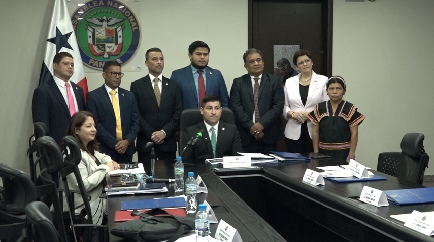 Asamblea aprobó en primer debate el proyecto que regula el uso de celulares en escuelas