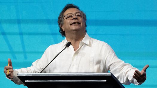 El presidente de Colombia, Gustavo Petro, rechazó este domingo el paro armado de tres días convocado por la guerrilla del Ejército de Liberación Nacional (ELN) en protesta por las amenazas de intervención imperialista de Estados Unidos. El presidente de Colombia, Gustavo Petro, rechazó este domingo el paro armado de tres días convocado por la guerrilla del Ejército de Liberación Nacional (ELN) en protesta por las amenazas de intervención imperialista de Estados Unidos.
