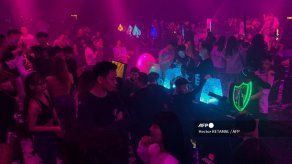 Ambiente post-covid en las discotecas de Wuhan