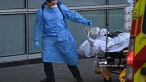 Inglaterra busca camas de hospital ante el aumento de pacientes de covid-19