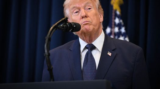 Trump redobla amenazas a Teherán, que busca paralizar el comercio de petróleo Trump redobla amenazas a Teherán, que busca paralizar el comercio de petróleo