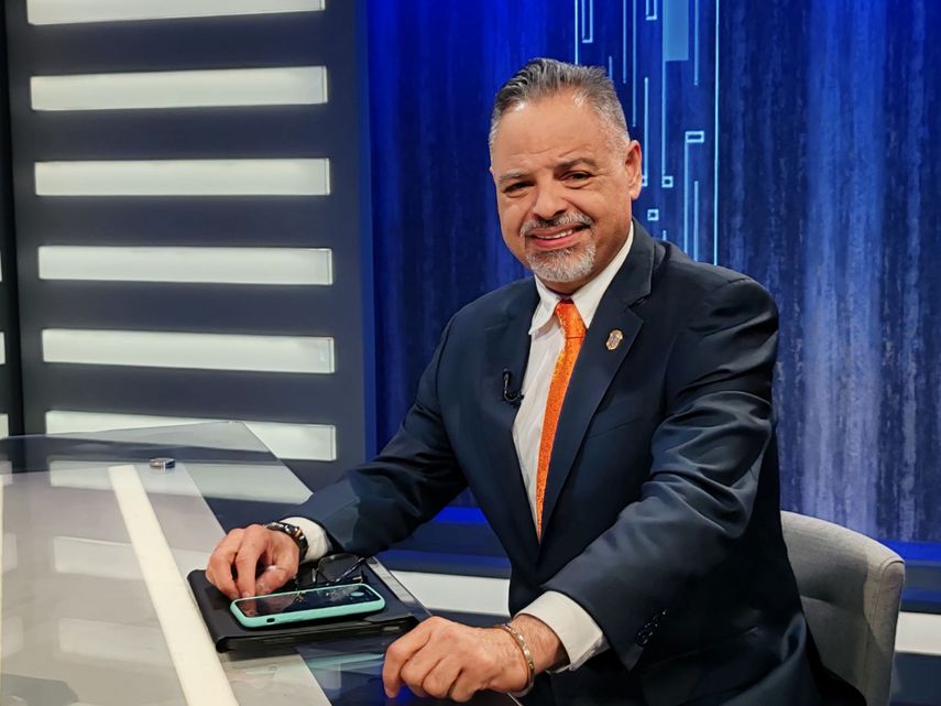 Proyecto busca restringir celulares en las aulas: No se trata de prohibir, sino de educar