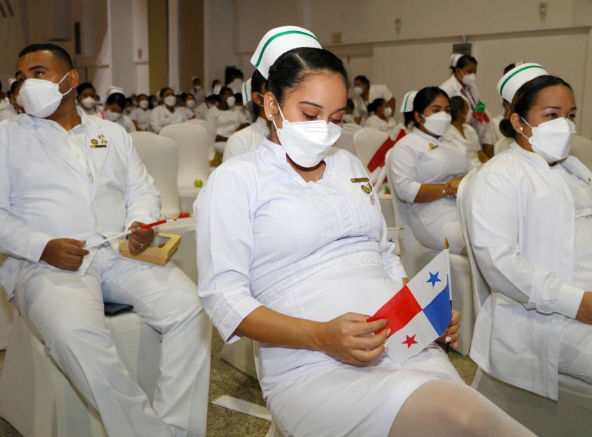 Enfermeras son homenajeadas por vacunación masiva